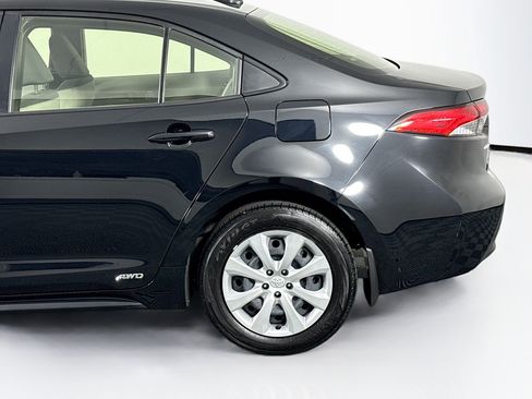 Used 2025 Toyota Corolla LE AWD/4WD image 38