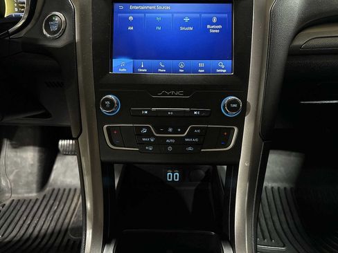 Used 2020 Ford Fusion SE image 22