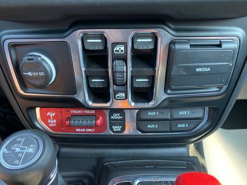 Used 2024 Jeep Wrangler Unlimited Rubicon 4xe AWD/4WD image 38