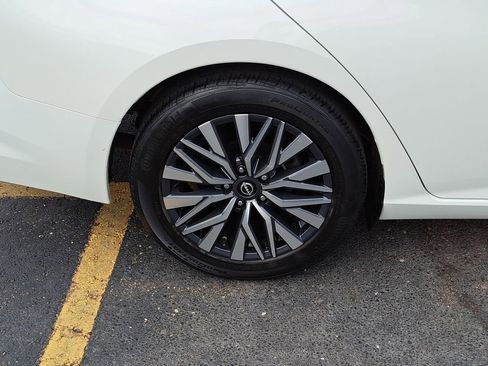 Used 2023 Nissan Altima 2.5 SV FWD image 6