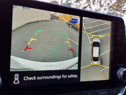 Used 2024 Nissan Sentra SR w/ SR Premium Package image 17