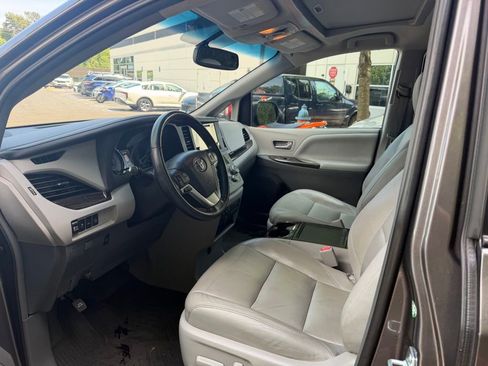 Used 2016 Toyota Sienna XLE w/ XLE Navigation Package AWD/4WD image 11