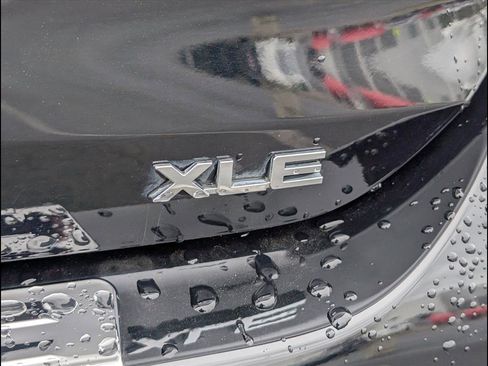 Used 2023 Toyota Highlander XLE image 25