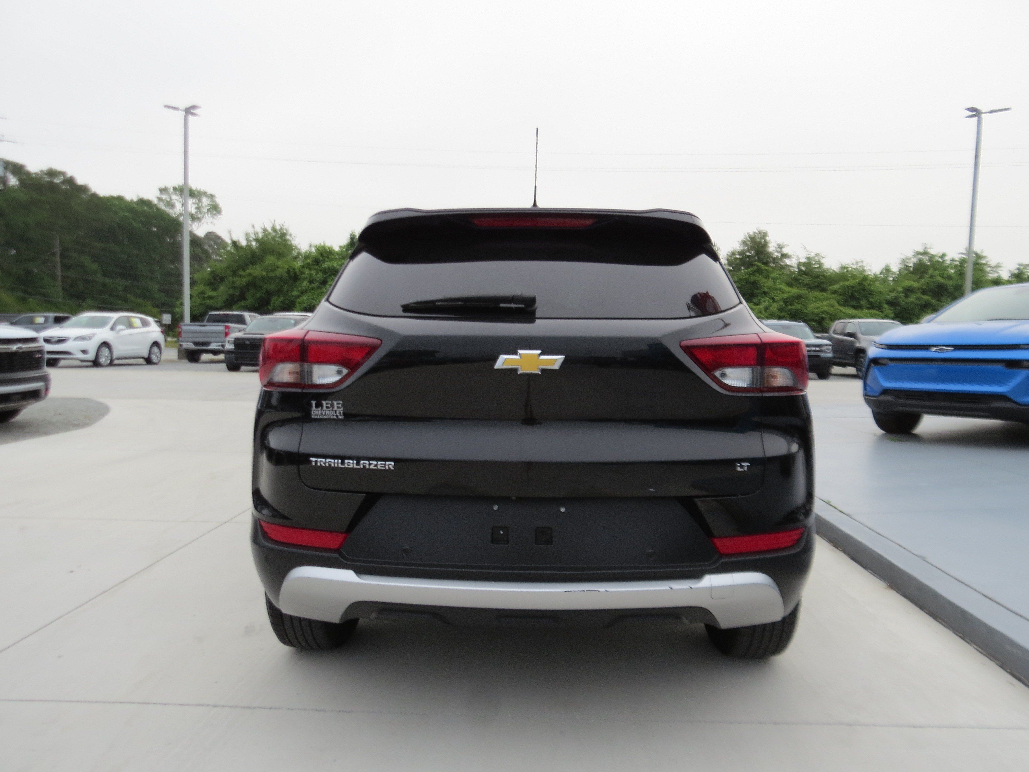 Used 2022 Chevrolet TrailBlazer LT w/ Convenience Package FWD image 4