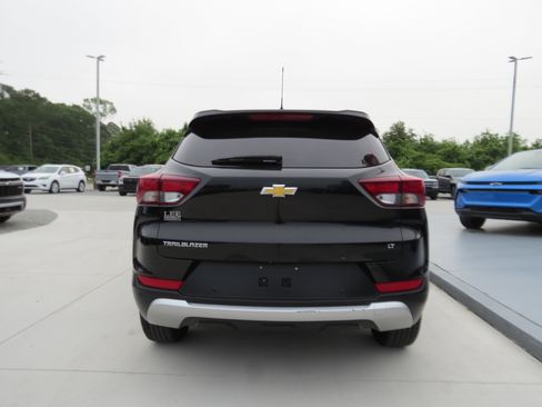 Used 2022 Chevrolet TrailBlazer LT w/ Convenience Package FWD image 4