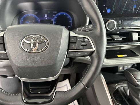 Used 2023 Toyota Highlander Limited image 26