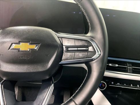 Used 2025 Chevrolet Equinox EV LT image 23