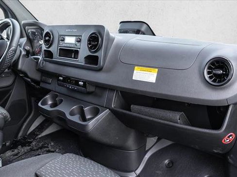 Used 2025 Mercedes-Benz Sprinter 2500 image 22