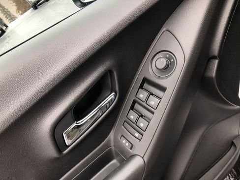 Used 2020 Chevrolet Trax LT w/ LT Convenience Package FWD image 14