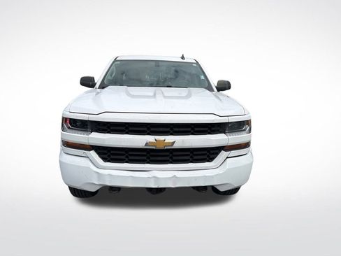 Used 2018 Chevrolet Silverado 1500 Custom w/ Custom Convenience Package image 3