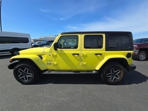 Used 2024 Jeep Wrangler Sahara image 6