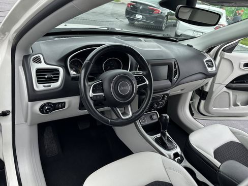 Used 2018 Jeep Compass Latitude w/ Popular Equipment Group FWD image 23