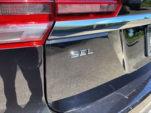 Used 2018 Volkswagen Atlas SEL FWD image 11