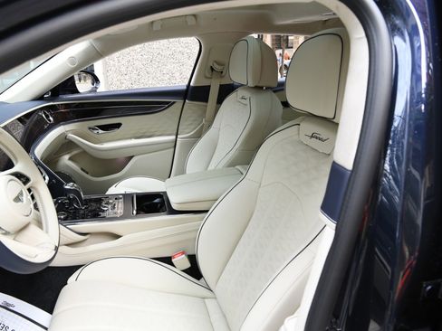 New 2025 Bentley Flying Spur Plug-In Hybrid image 9