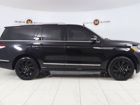 Used 2022 Lincoln Navigator Reserve image 2