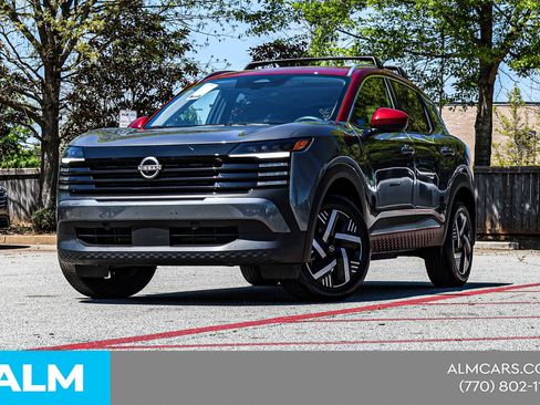 Used 2025 Nissan Kicks SV w/ SV Premium Package FWD image 3
