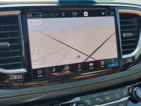 Used 2025 Chrysler Pacifica Pinnacle FWD image 17