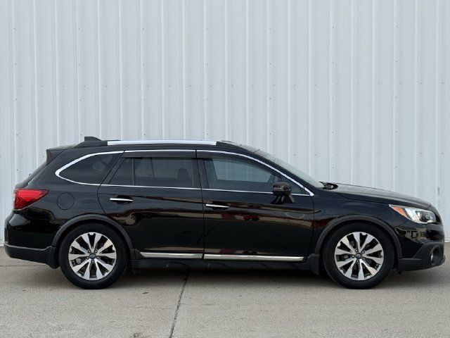 Used 2017 Subaru Outback 3.6R Touring AWD/4WD image 3