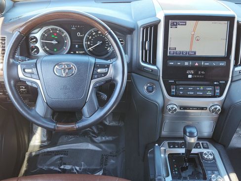 Used 2021 Toyota Land Cruiser image 32