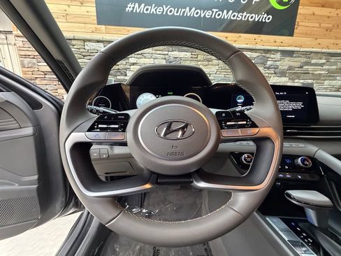 Used 2023 Hyundai Elantra SEL w/ Convenience Package image 17