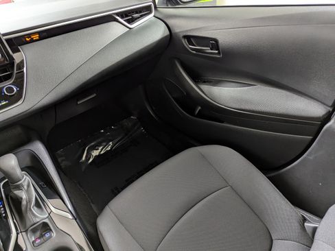Used 2022 Toyota Corolla LE image 30