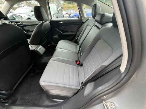 Used 2025 Volkswagen Jetta SE image 28