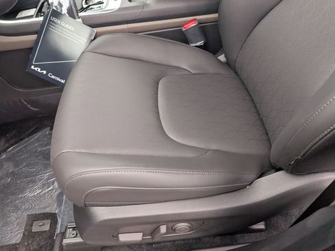 New 2026 Kia Carnival EX FWD image 21