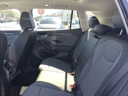 New 2025 Volkswagen Tiguan SE image 12