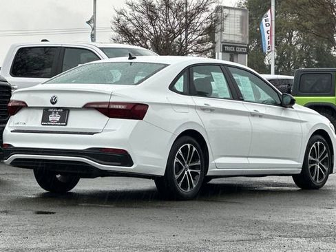 Used 2023 Volkswagen Jetta Sport image 4