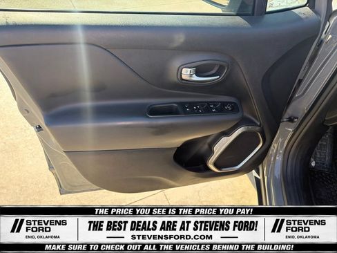 Used 2022 Jeep Renegade Latitude w/ Convenience Group AWD/4WD image 20