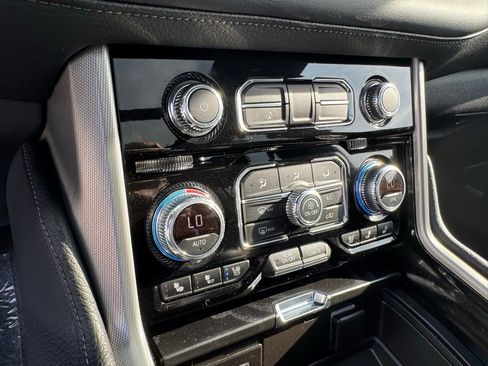 Used 2022 GMC Yukon Denali w/ Denali Premium Package image 29