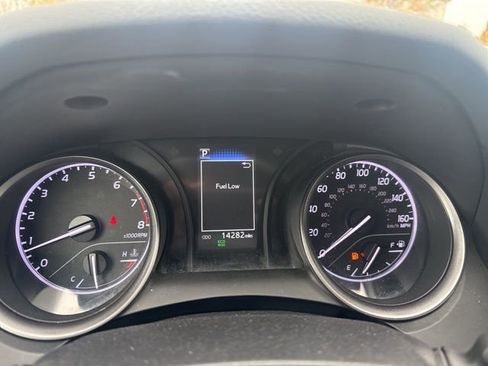 Used 2024 Toyota Camry SE image 11