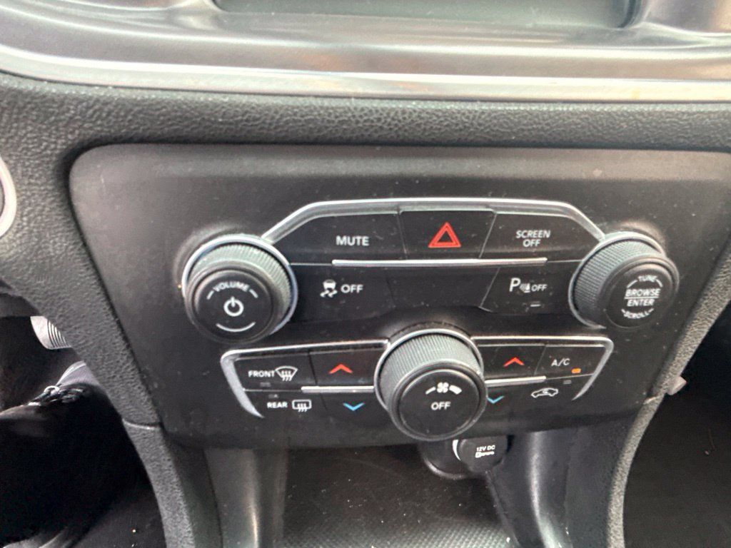 Used 2019 Dodge Charger SXT RWD image 17