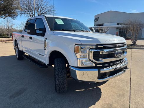 Used 2021 Ford F250 XLT w/ FX4 Off-Road Package image 3
