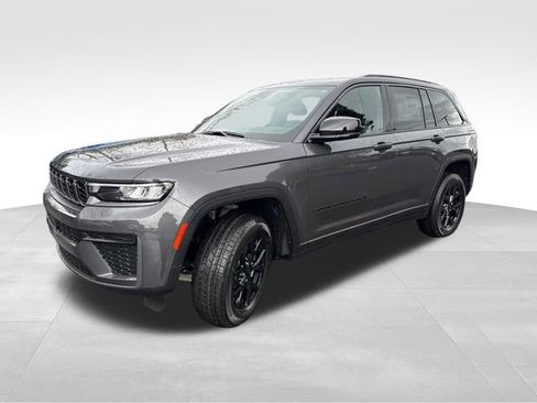 New 2026 Jeep Grand Cherokee Altitude AWD/4WD image 3