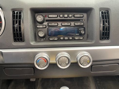 Used 2004 Chevrolet SSR w/ Preferred Equipment Group image 18