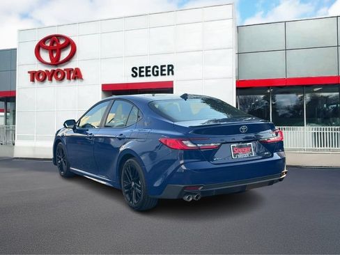 Used 2026 Toyota Camry SE FWD image 9