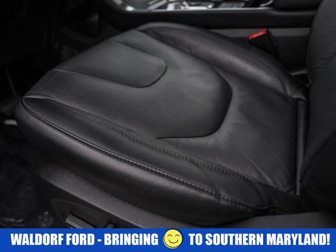 Used 2019 Ford Edge Titanium w/ Cold Weather Package image 32