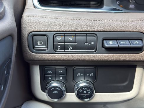 Used 2021 GMC Yukon Denali AWD/4WD image 28