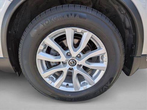 Used 2018 Nissan Rogue SV FWD image 22