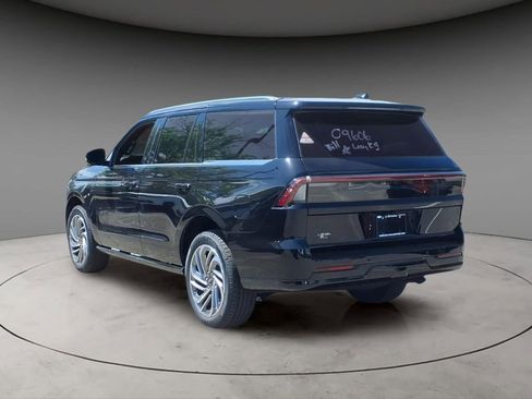 New 2026 Lincoln Navigator Reserve AWD/4WD image 3
