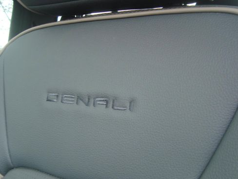 Used 2024 GMC Canyon Denali AWD/4WD image 12