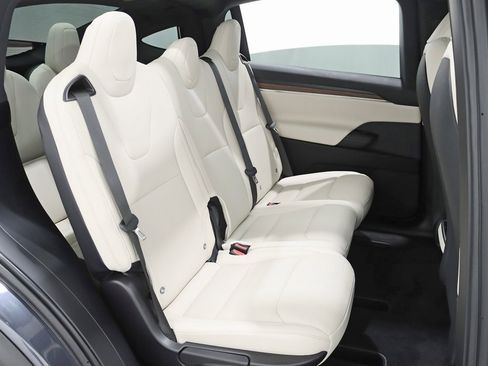 Used 2022 Tesla Model X image 30