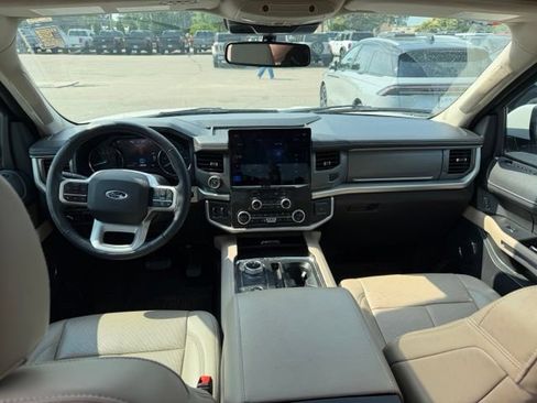 Used 2023 Ford Expedition XLT AWD/4WD image 3