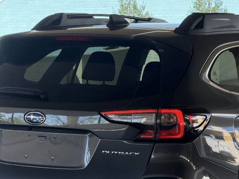 Used 2025 Subaru Outback Premium image 9