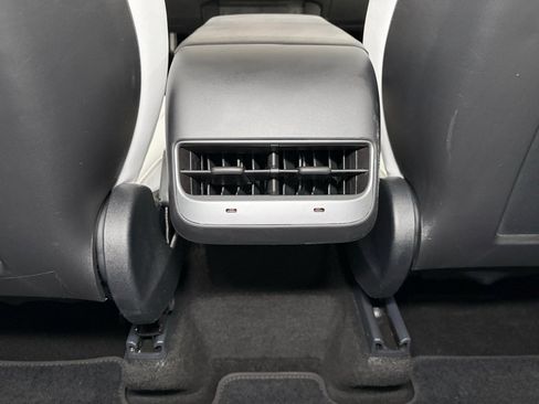 Used 2022 Tesla Model Y Long Range image 20