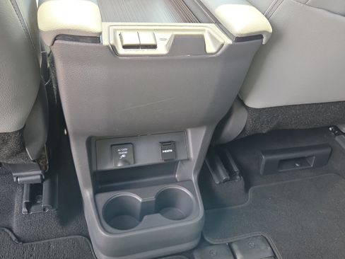 Used 2021 Toyota Sienna XLE w/ XLE Plus Package FWD image 26