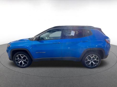 Used 2025 Jeep Compass Limited image 4