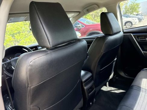 Used 2018 Toyota Corolla SE FWD image 13