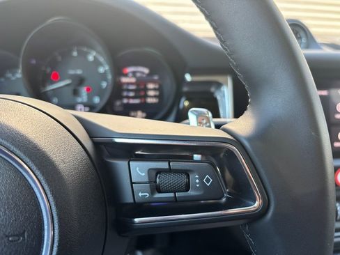 Certified 2025 Porsche Macan image 17